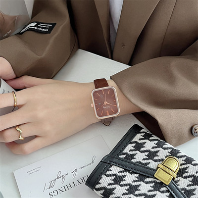 Ceas de damă curat - în diferite culori