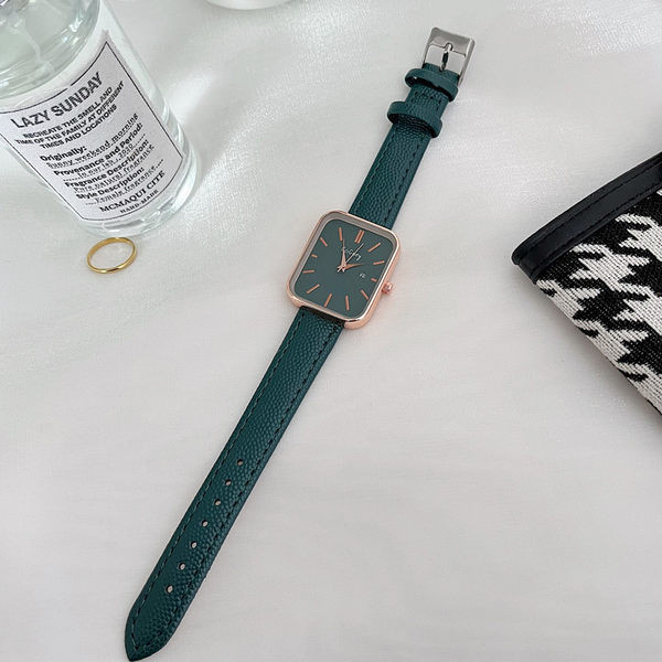 Ceas de damă curat - în diferite culori