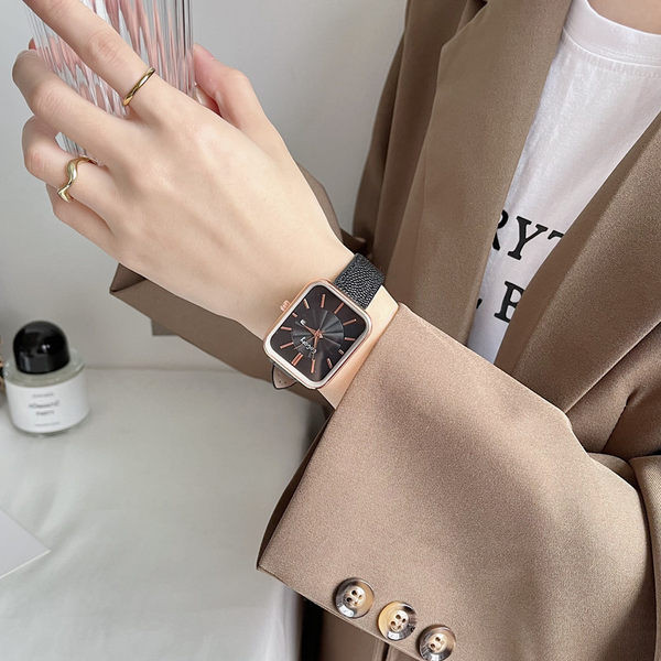 Ceas de damă curat - în diferite culori