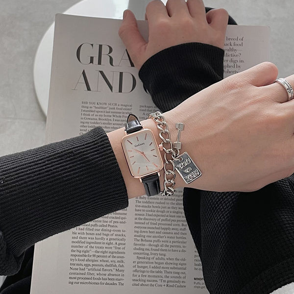 Ženski dnevni sat - sa remenom od eko kože