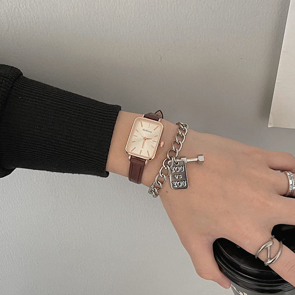 Ženski dnevni sat - sa remenom od eko kože