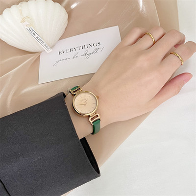 Μοντέρνο ρολόι με λουράκι από οικολογικό δέρμα για γυναίκες