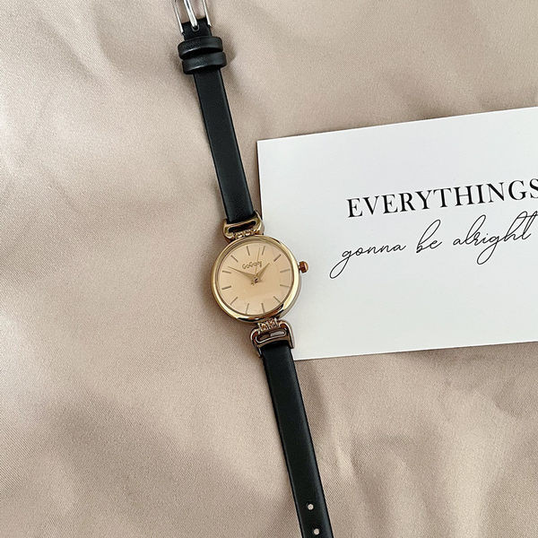 Μοντέρνο ρολόι με λουράκι από οικολογικό δέρμα για γυναίκες