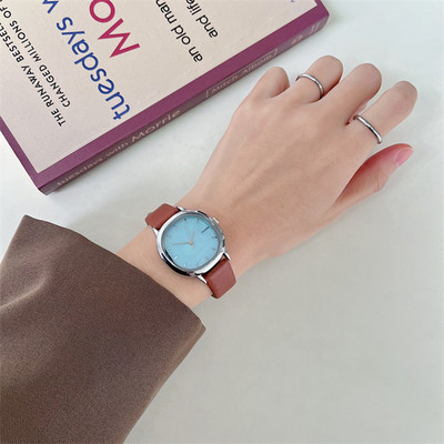 Casual γυναικείο ρολόι με στρογγυλό σχήμα και δερμάτινο λουράκι