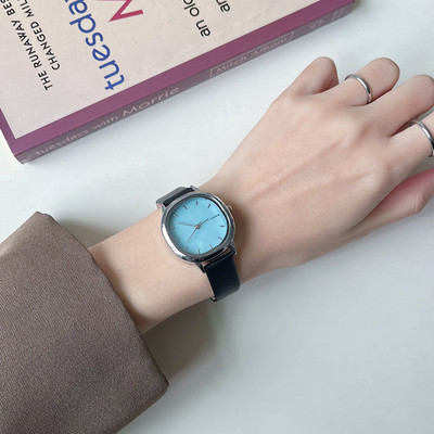 Casual γυναικείο ρολόι με στρογγυλό σχήμα και δερμάτινο λουράκι