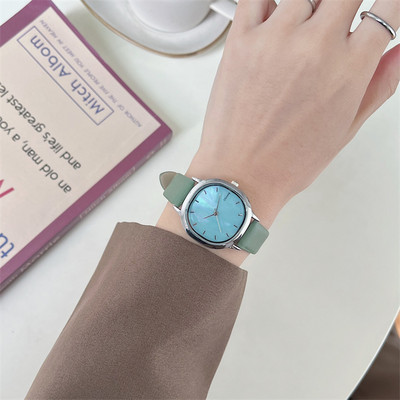 Casual γυναικείο ρολόι με στρογγυλό σχήμα και δερμάτινο λουράκι