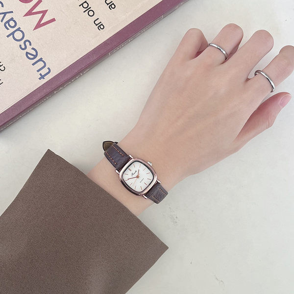 Γυναικείο ρολόι - με δερμάτινο λουράκι