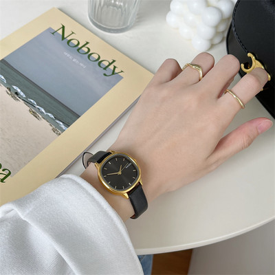 Νέο μοντέλο μοντέρνο ρολόι με δερμάτινο λουράκι για γυναίκες