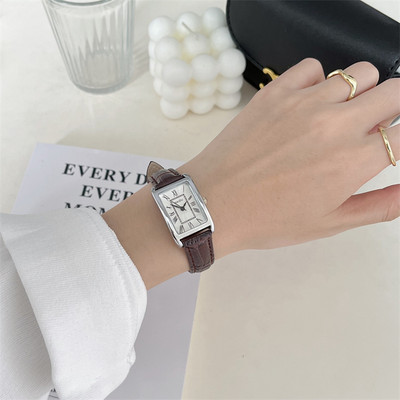 Γυναικείο τετράγωνο ρολόι με δερμάτινο λουράκι