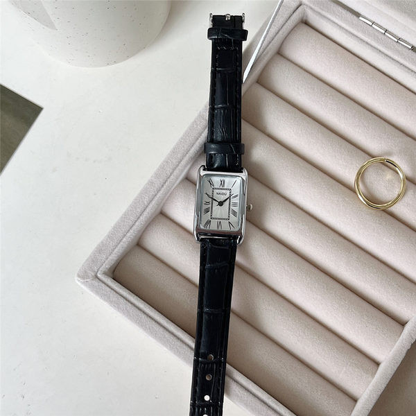 Γυναικείο τετράγωνο ρολόι με δερμάτινο λουράκι
