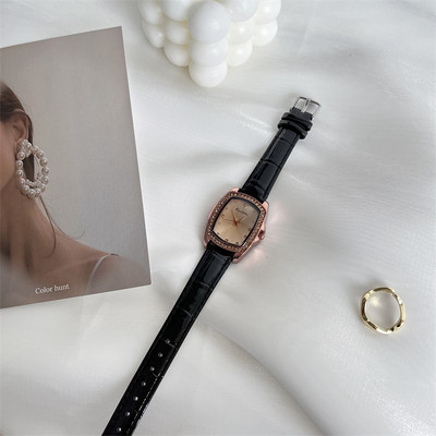 Öko-nahast ja kividest rihmaga naiste käekell