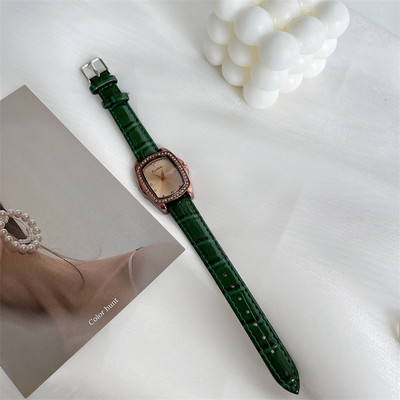 Öko-nahast ja kividest rihmaga naiste käekell