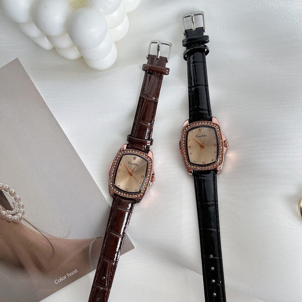 Öko-nahast ja kividest rihmaga naiste käekell