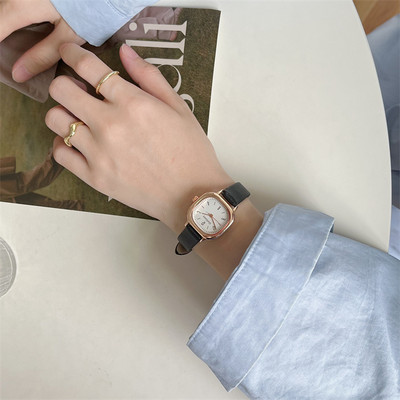 Νέο μοντέλο γυναικείο ρολόι με λουράκι από οικολογικό δέρμα