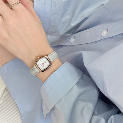 Κομψό γυναικείο ρολόι με δερμάτινο λουράκι