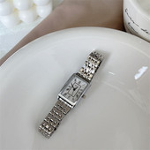 Naiste moodne kulla ja hõbeda värvi käekell