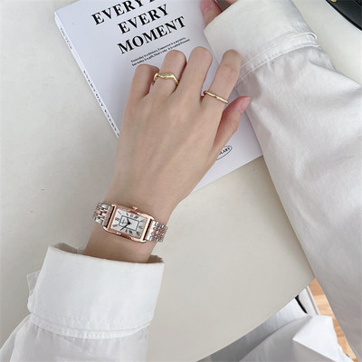 Naiste moodne kulla ja hõbeda värvi käekell