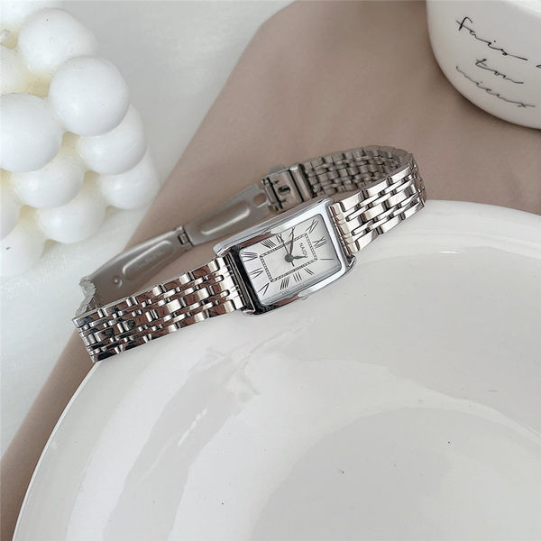 Naiste moodne kulla ja hõbeda värvi käekell