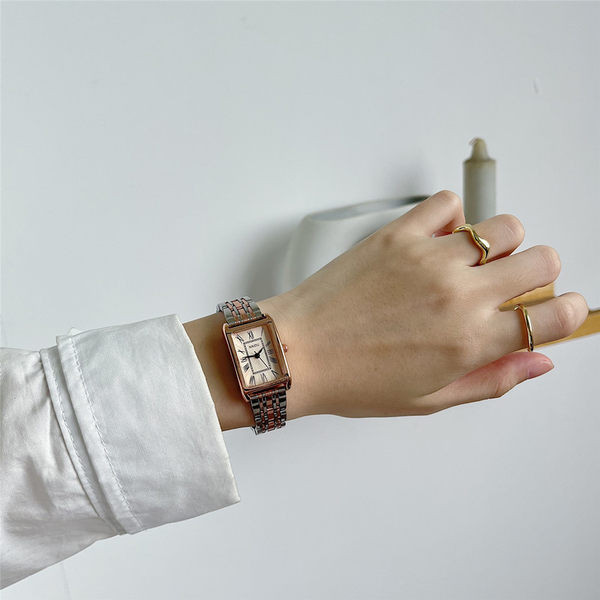 Naiste moodne kulla ja hõbeda värvi käekell