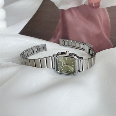 Ceas de dama - de culoare argintie