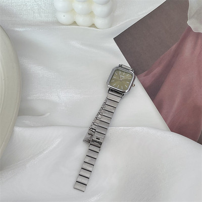 Ceas de dama - de culoare argintie