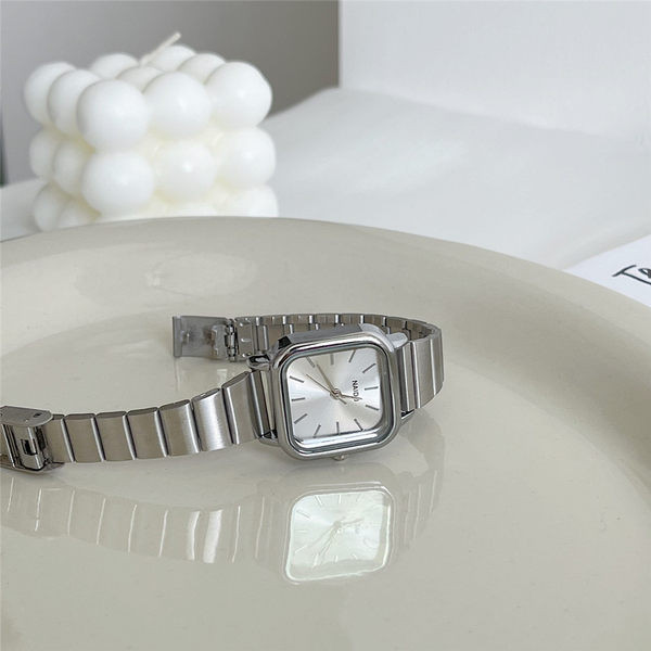 Ceas de dama - de culoare argintie