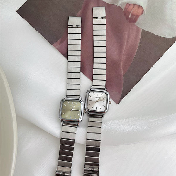 Ceas de dama - de culoare argintie