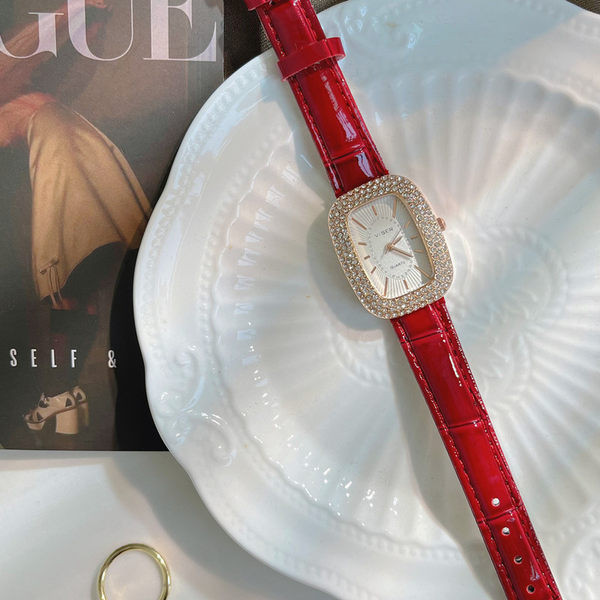 Moodne naiste käekell kividega - kolme värvi