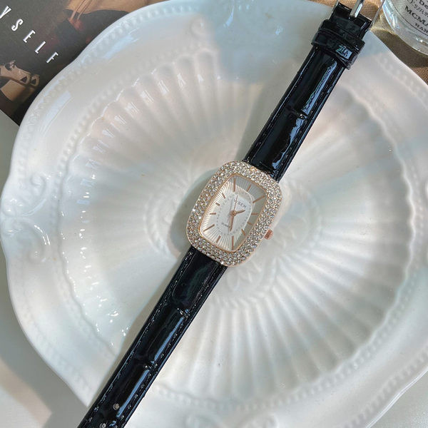 Moodne naiste käekell kividega - kolme värvi