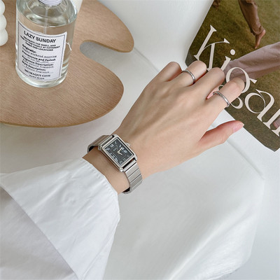 Γυναικείο κομψό ρολόι με τετράγωνο σχήμα