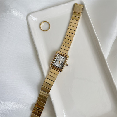 Γυναικείο κομψό ρολόι με τετράγωνο σχήμα