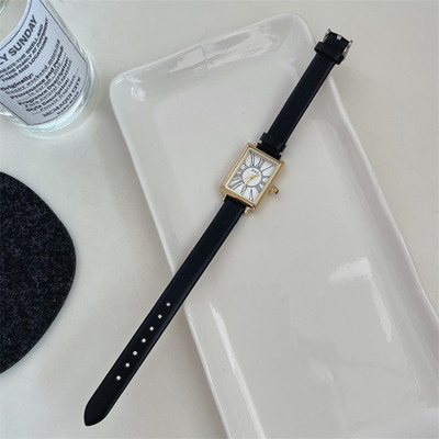 Γυναικείο τετράγωνο ρολόι καθαρού μοντέλου με μεταλλικό κούμπωμα