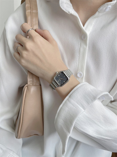 Naiste kulla ja hõbeda värvi käekell