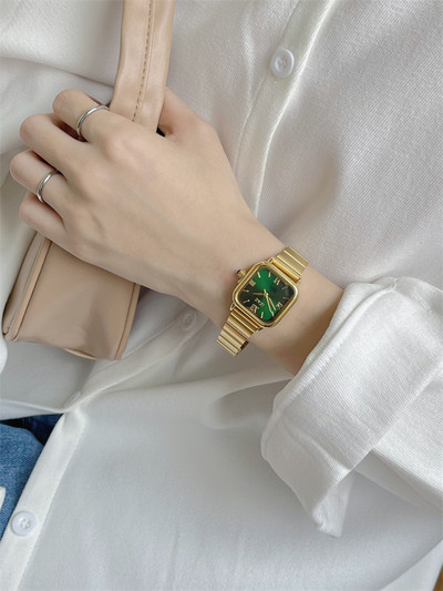 Naiste kulla ja hõbeda värvi käekell