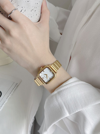 Naiste kulla ja hõbeda värvi käekell