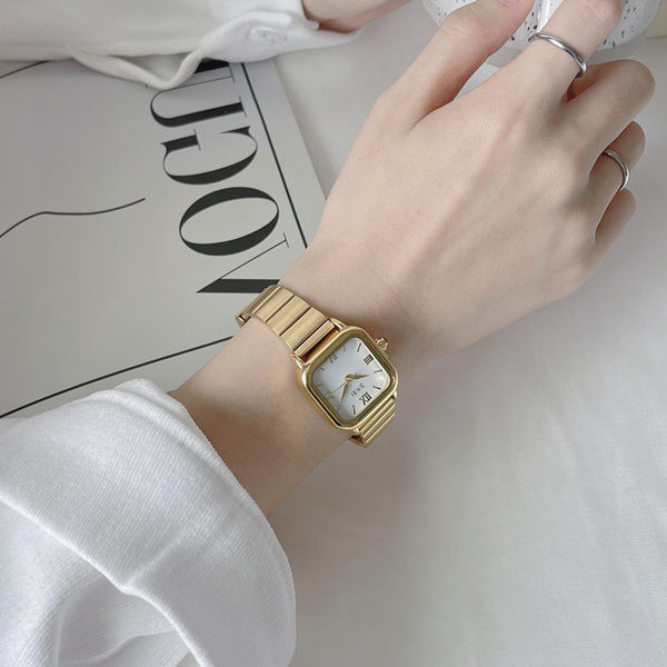 Naiste kulla ja hõbeda värvi käekell