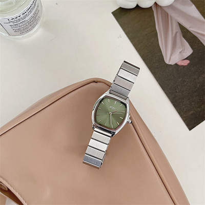 Metallist rihmaga naiste käekell