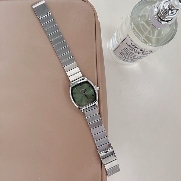 Metallist rihmaga naiste käekell