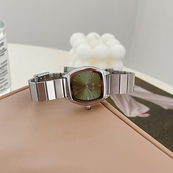 Metallist rihmaga naiste käekell