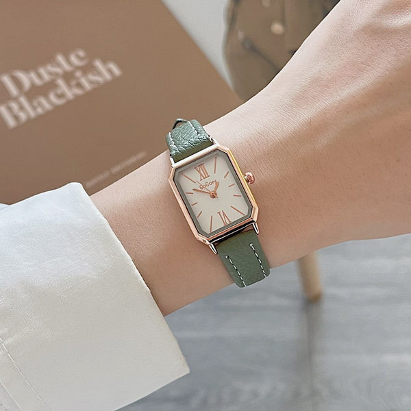 Ceas casual de dama de culoare inchisa si deschisa