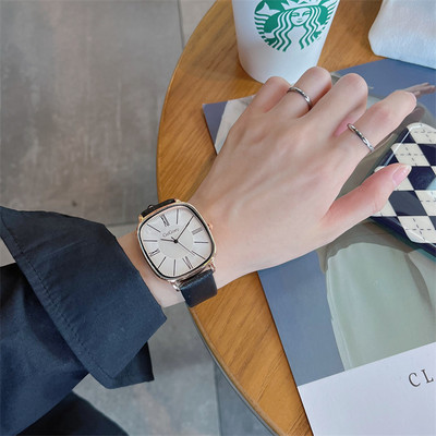 Naiste puhas ruudukujuline käekell