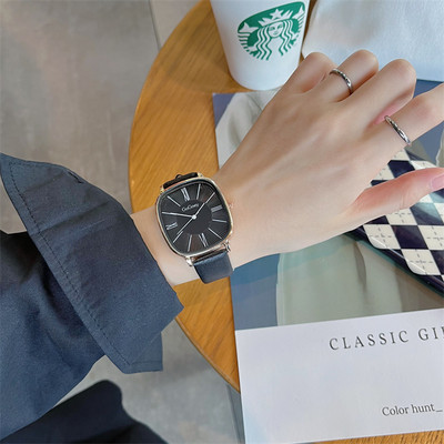 Naiste puhas ruudukujuline käekell