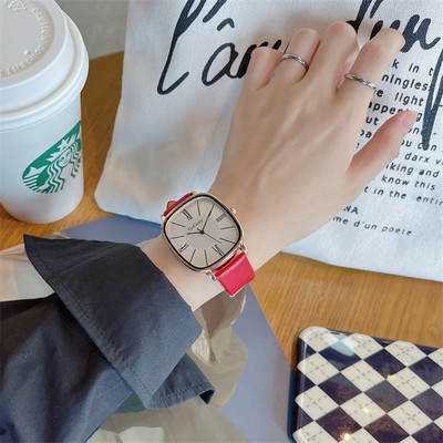 Naiste puhas ruudukujuline käekell