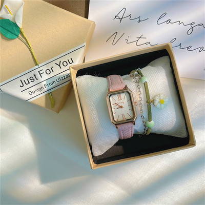 Μονόχρωμο μοντέρνο γυναικείο ρολόι με δερμάτινο λουράκι