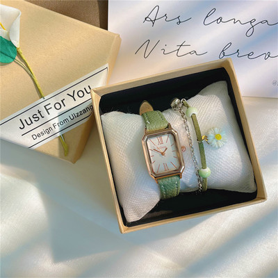 Μονόχρωμο μοντέρνο γυναικείο ρολόι με δερμάτινο λουράκι