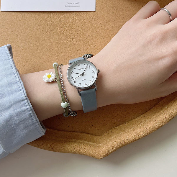 Γυναικείο ρολόι με δερμάτινο λουράκι