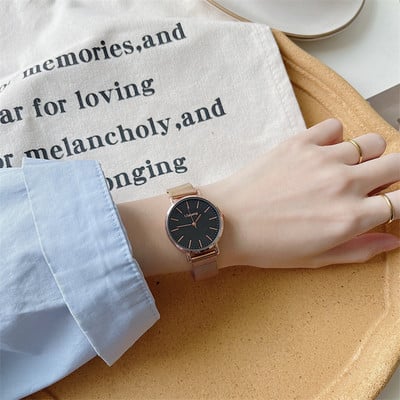 Μοντέρνο γυναικείο ρολόι με μεταλλικό κούμπωμα