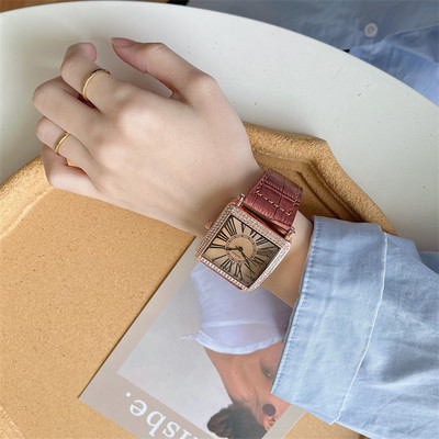 Γυναικείο κομψό ρολόι - με πέτρες