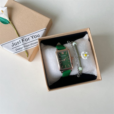 Erinevates värvides vabaaja käekell