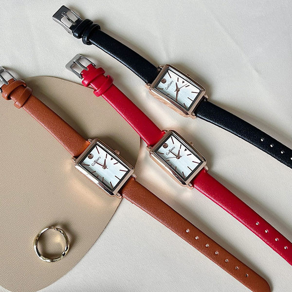 Erinevates värvides vabaaja käekell